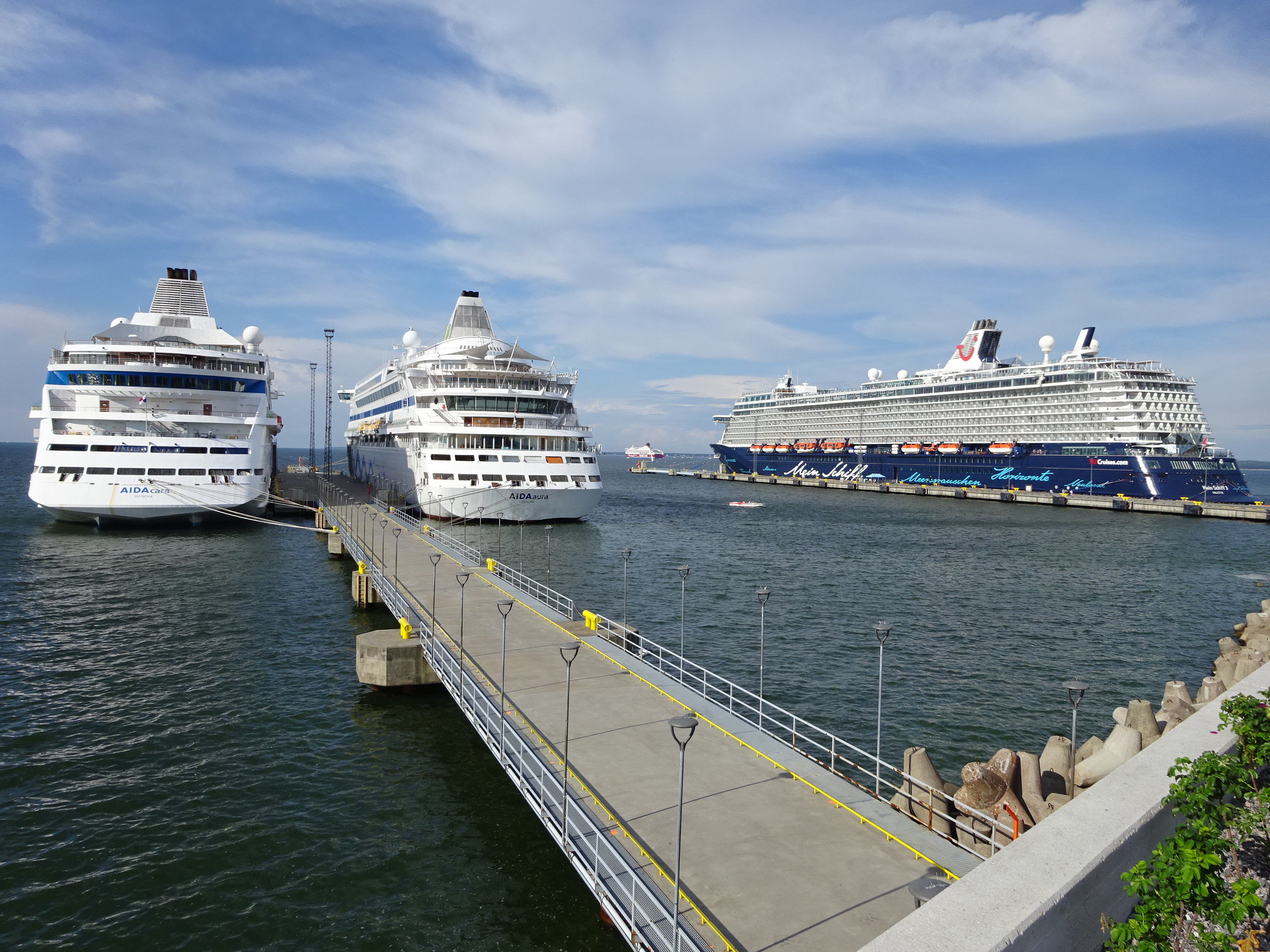 Celestyal Cruises Cancela Rutas y Bloquea Barcos por el Conflicto en Medio Oriente: Qué Debes Saber