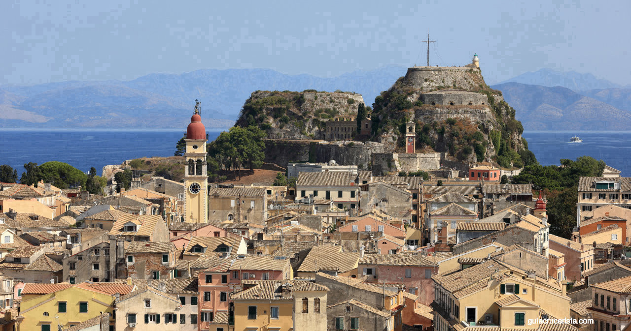 Escala en Corfú en Crucero: el Casco UNESCO, el Achilleion y Todo lo que Necesitas Saber