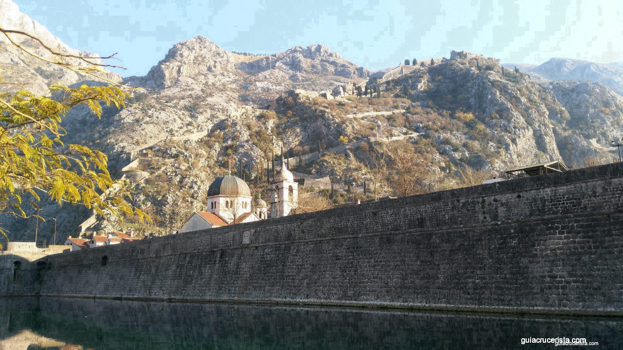 Escala en Kotor en Crucero: Las Murallas, la Bahía y Todo lo que Necesitas Saber