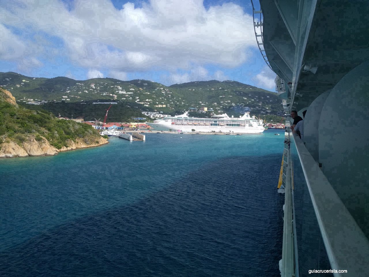 Escala en Santo Tomás en Crucero: Charlotte Amalie, Magens Bay y Todo lo que Necesitas Saber