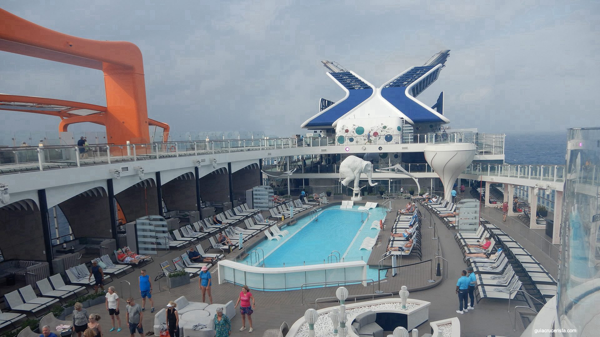 Guía Celebrity Cruises 2026: La Naviera Premium que Redefine el Crucero de Lujo Moderno