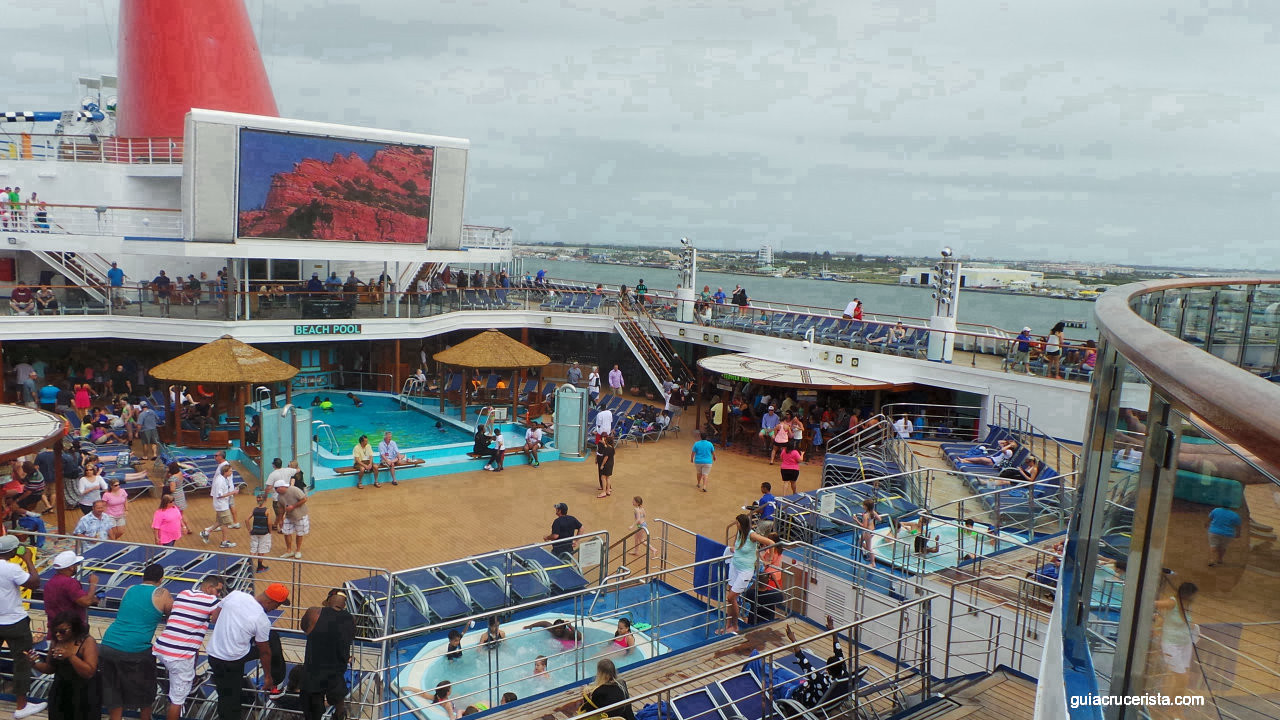 Propinas en los Cruceros: Cuánto Se Paga, Quién las Recibe y Cómo Evitar Sorpresas